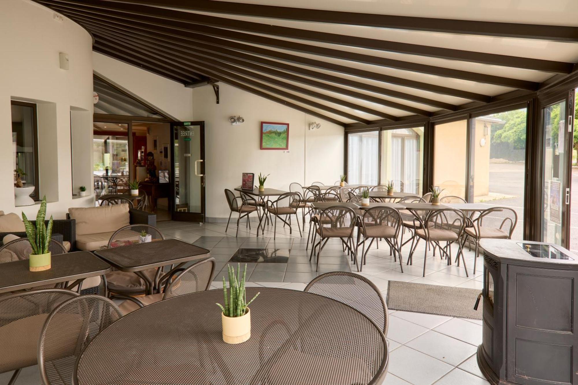 Hotel-Restaurant Le Calice Du Gevaudan - A75 Banassac Exterior foto