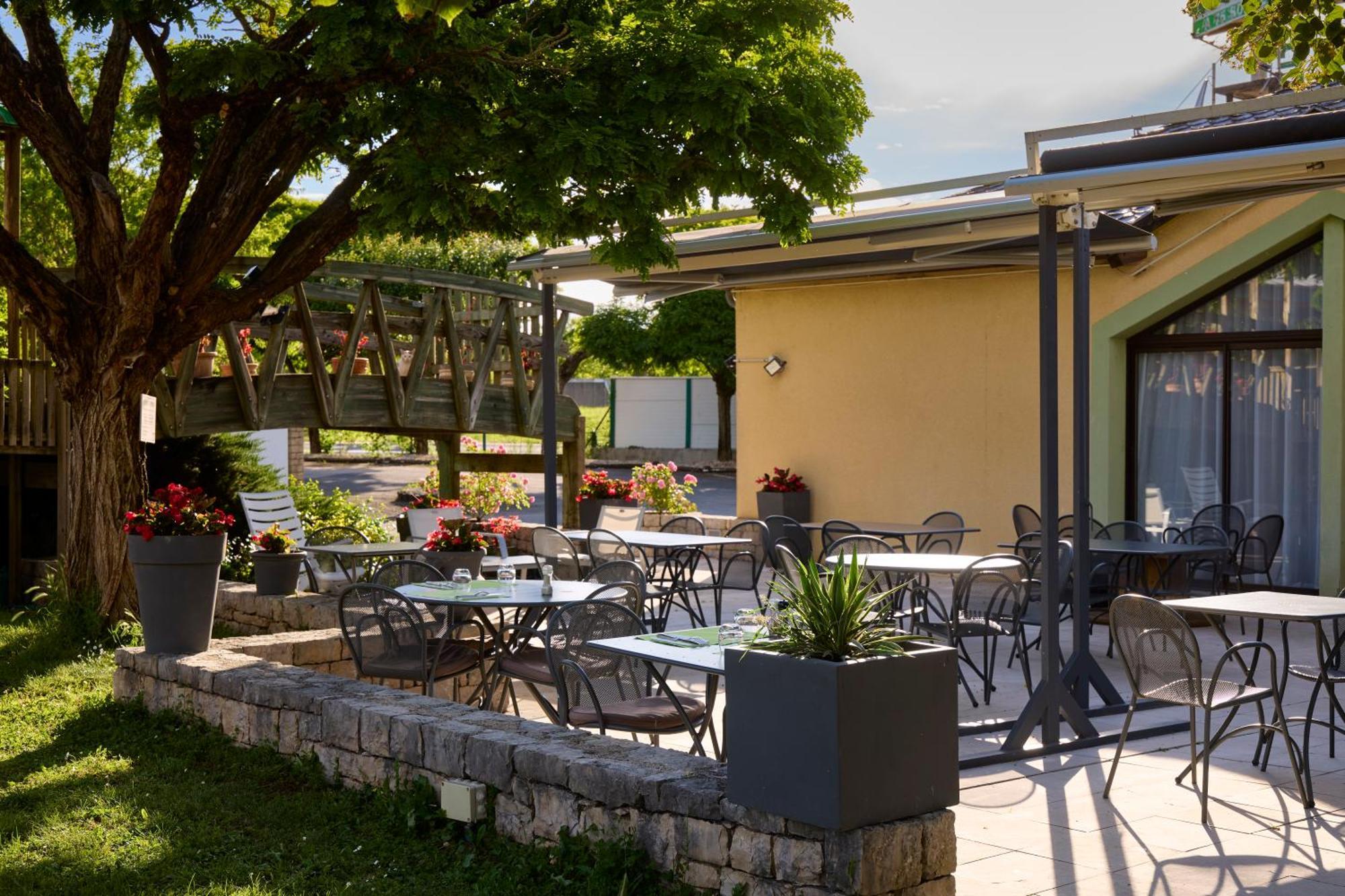 Hotel-Restaurant Le Calice Du Gevaudan - A75 Banassac Exterior foto
