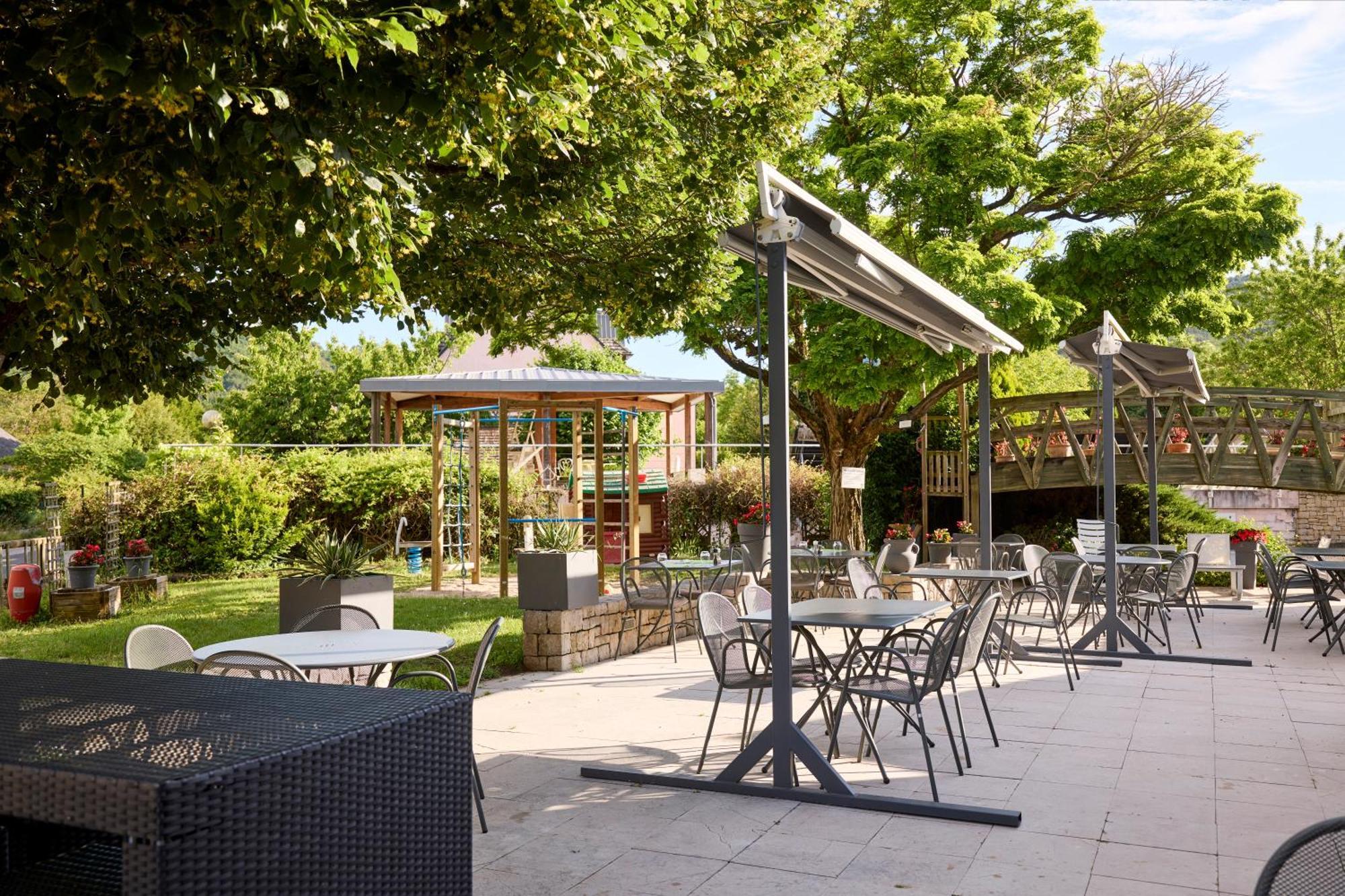 Hotel-Restaurant Le Calice Du Gevaudan - A75 Banassac Exterior foto