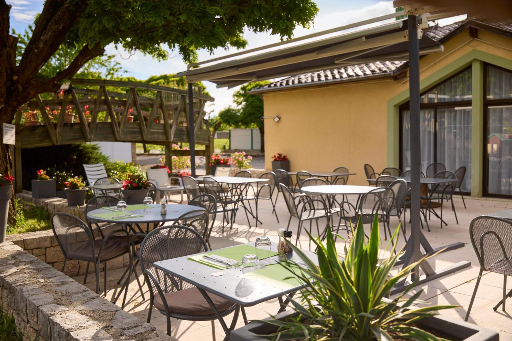 Hotel-Restaurant Le Calice Du Gevaudan - A75 Banassac Exterior foto