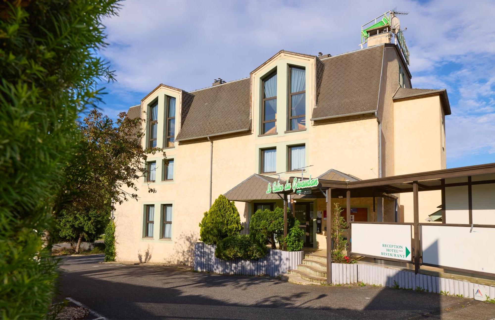 Hotel-Restaurant Le Calice Du Gevaudan - A75 Banassac Exterior foto